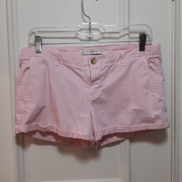 2 for 20! 🛍️ Abercrombie & Fitch cargo shorts